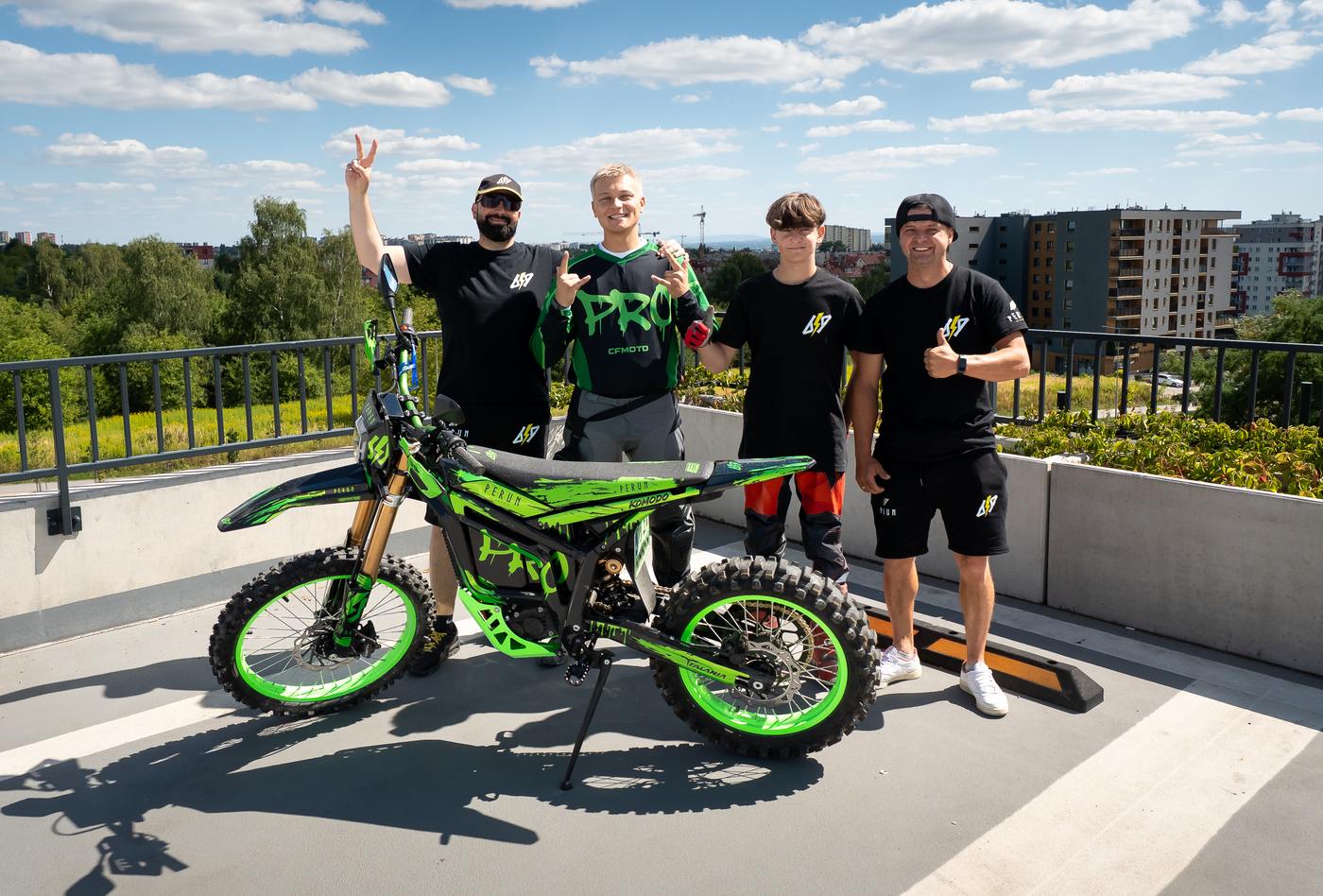 Zesp&oacute;ł Perun Electric i Przemek PRO przy Talarii Komodo
